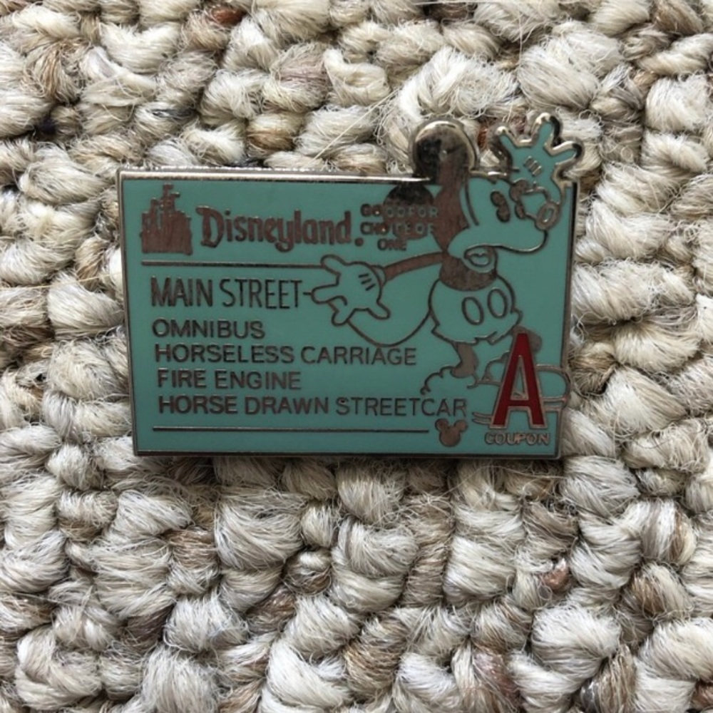 Disney Trading Pin - Cast Lanyard Series
